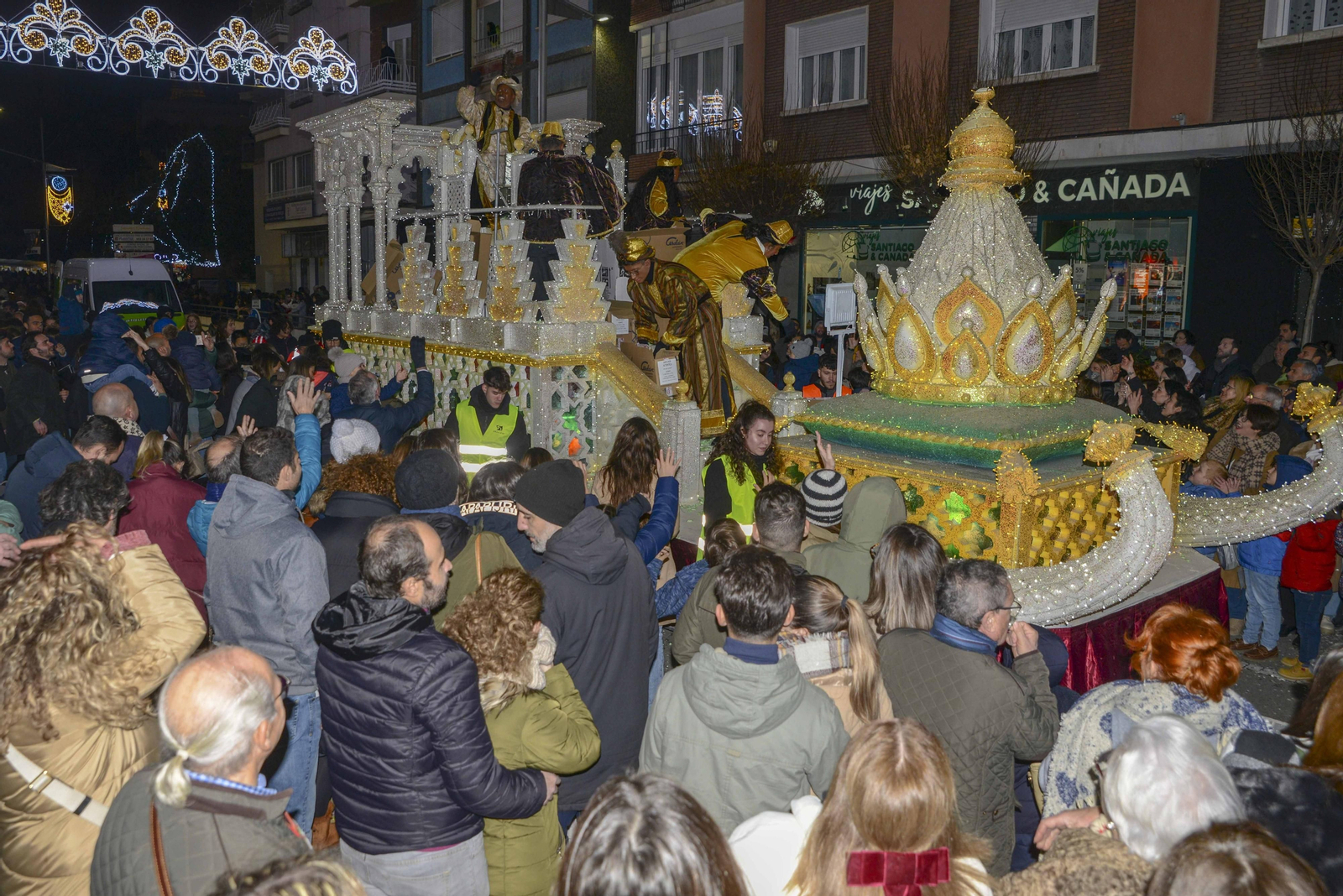 En imágenes: La Cabalga de Reyes de Jaén desata la emoción en sus calles abarrotadas