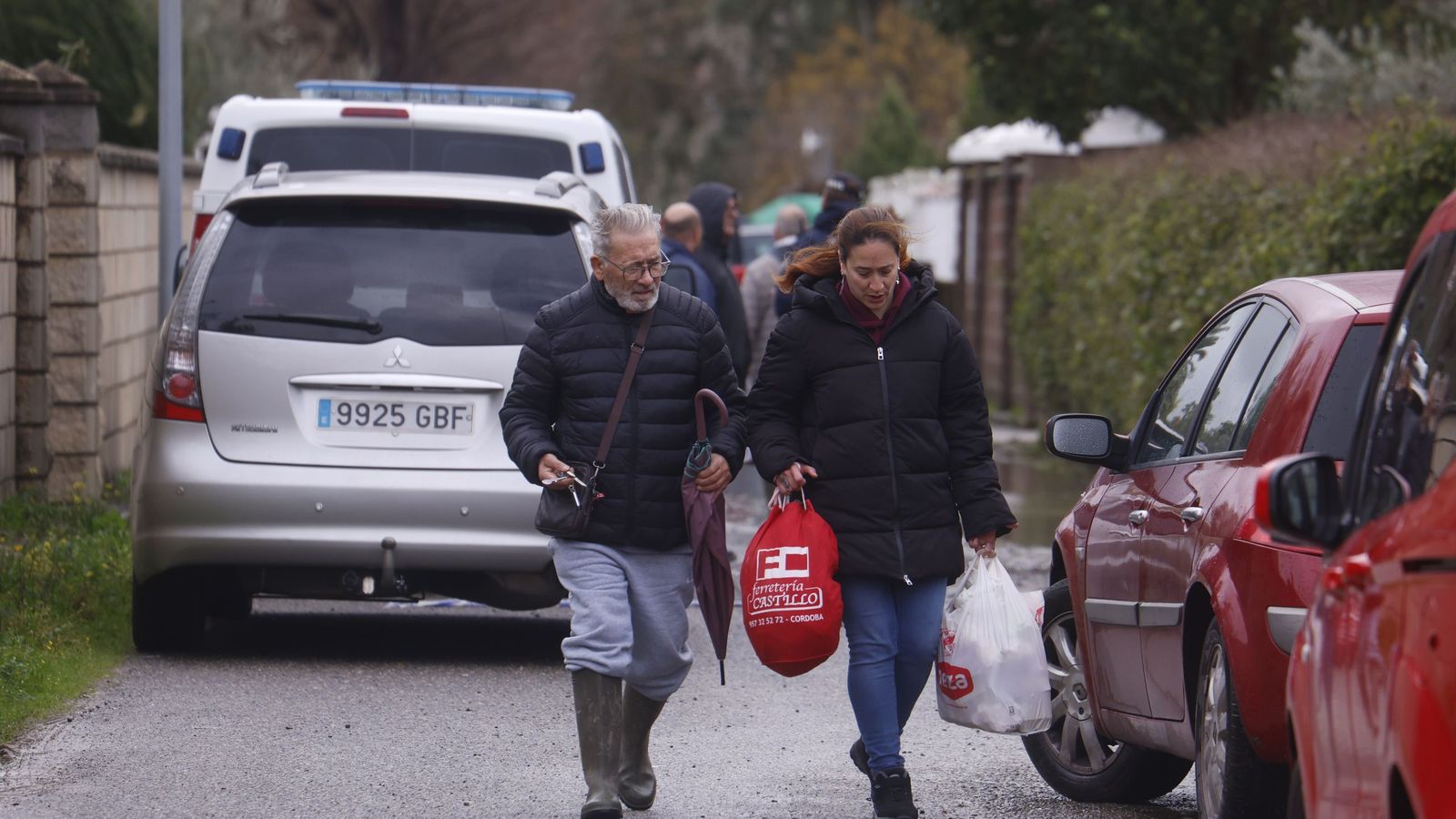 Vecinos de las parcelas de Guadalvalle desalojan.