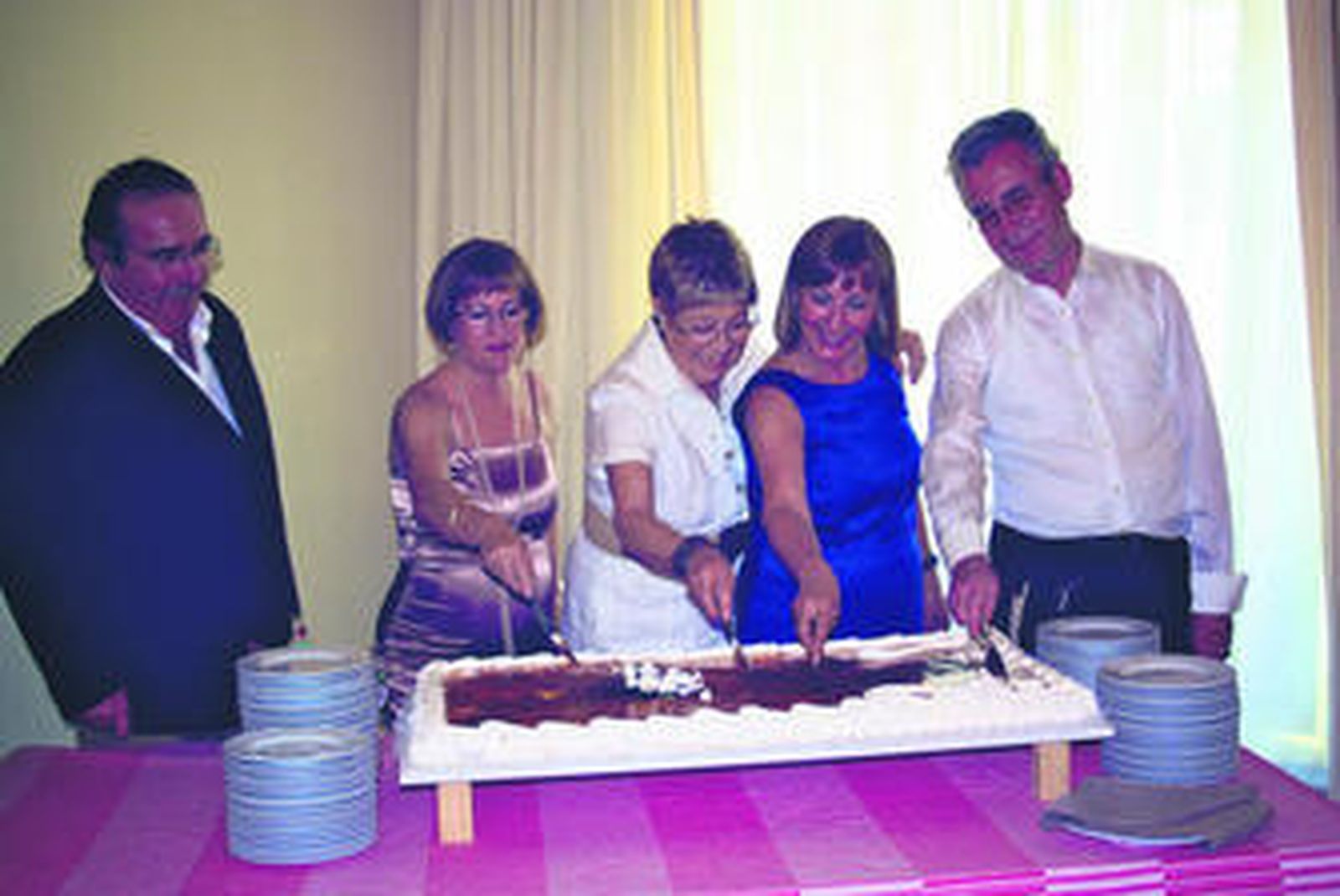 Imagen de los profesionales del instituto El Getares durante el homenaje celebrado hace unos días.