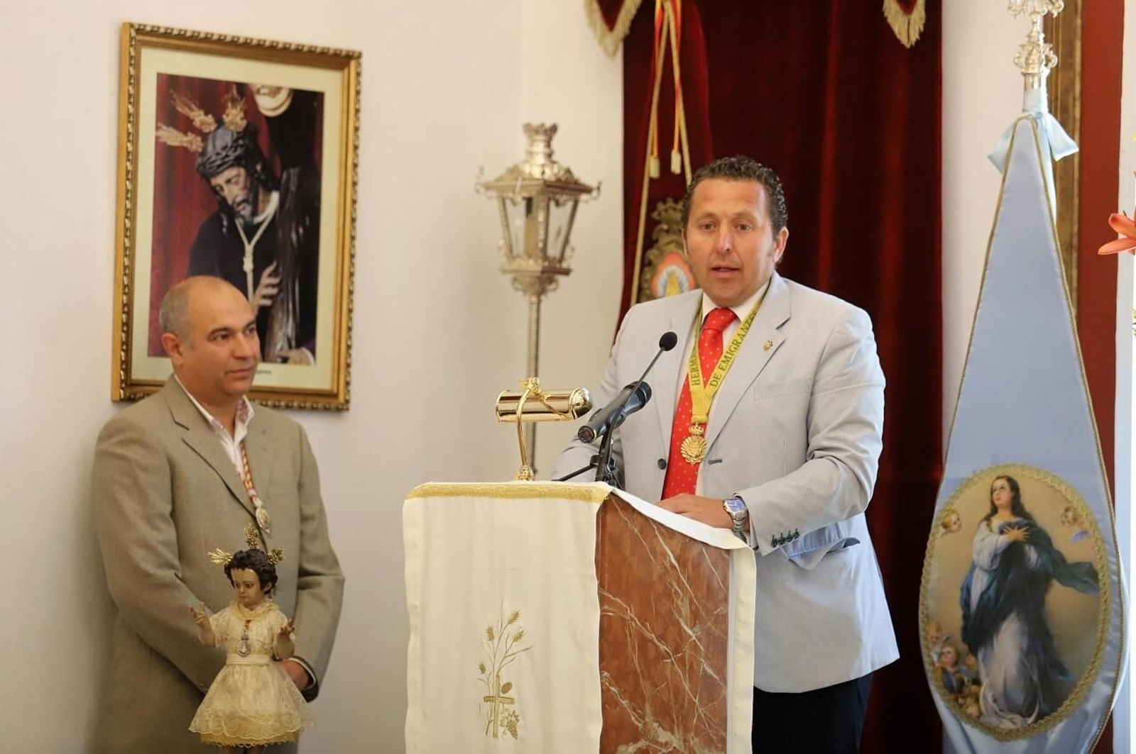 José Antonio Ortiz en un acto d ela hermandad.