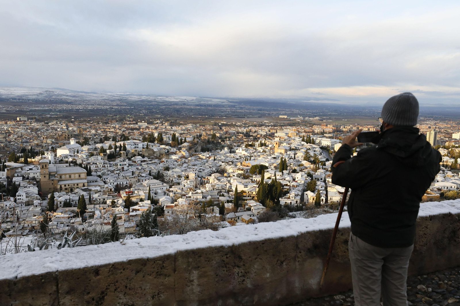 Fotos: la borrasca Filomena hace que Granada amanezca cubierta de nieve por primera vez este 2021
