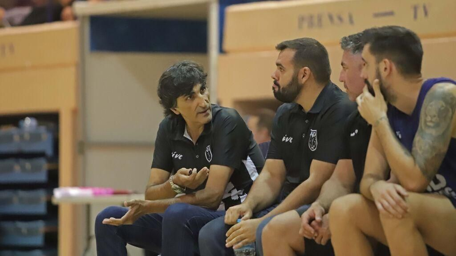 Malla y su cuerpo técnico.