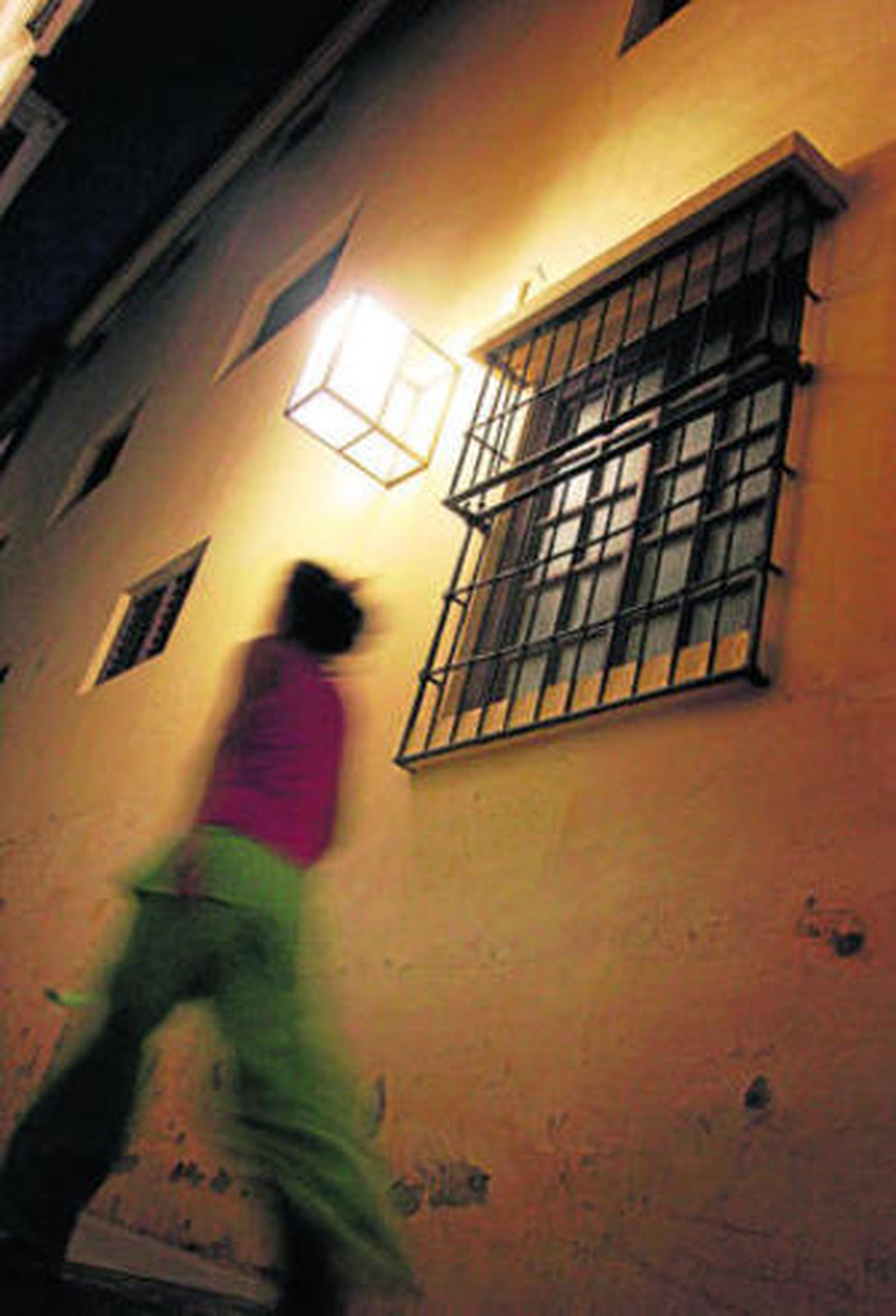 Farola de bajo consumo instalada en la calle Pozos Dulces de la capital.