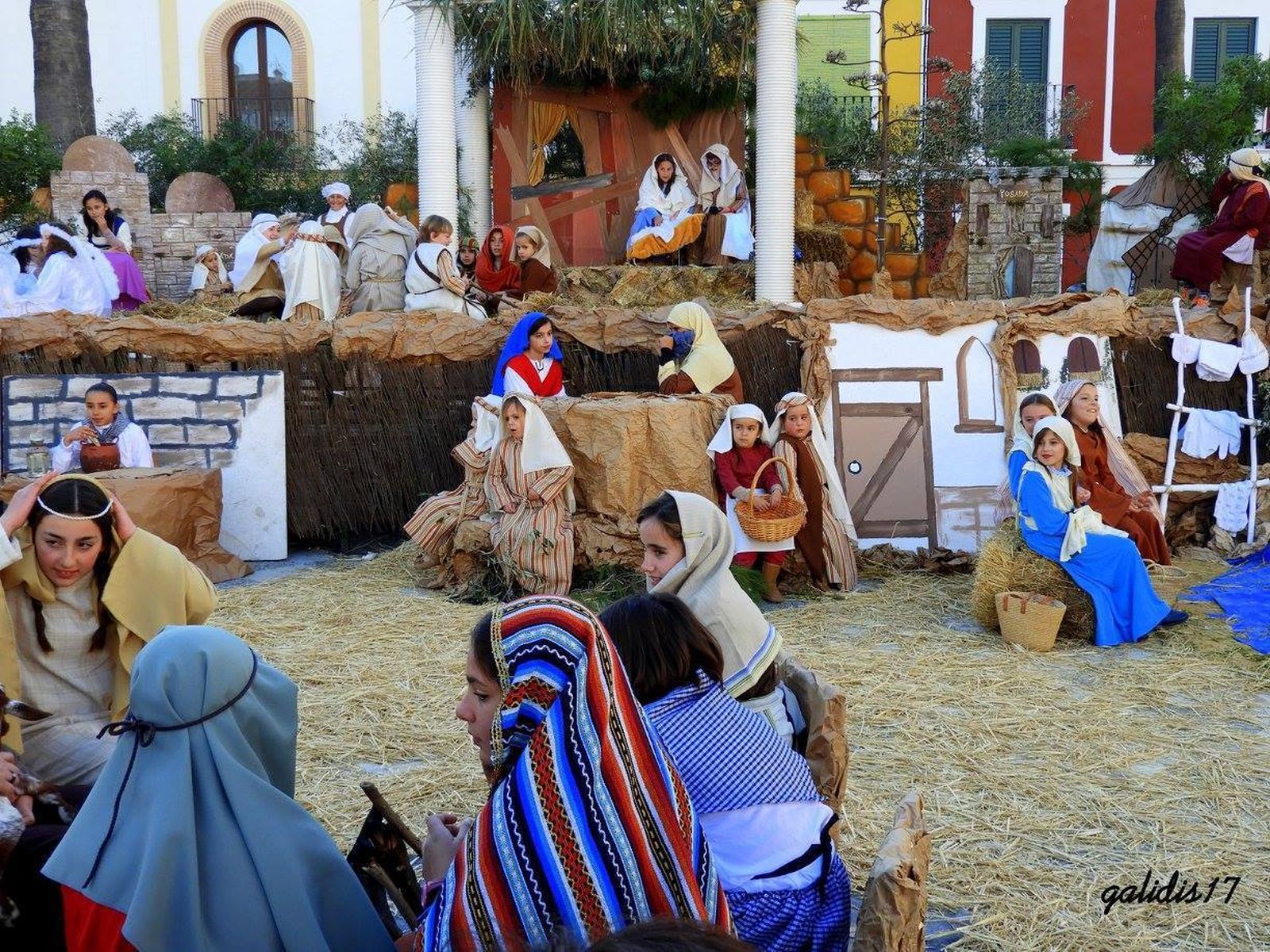 Trebujena celebró su belén viviente el pasado miércoles en la Plaza del Ayuntamiento.