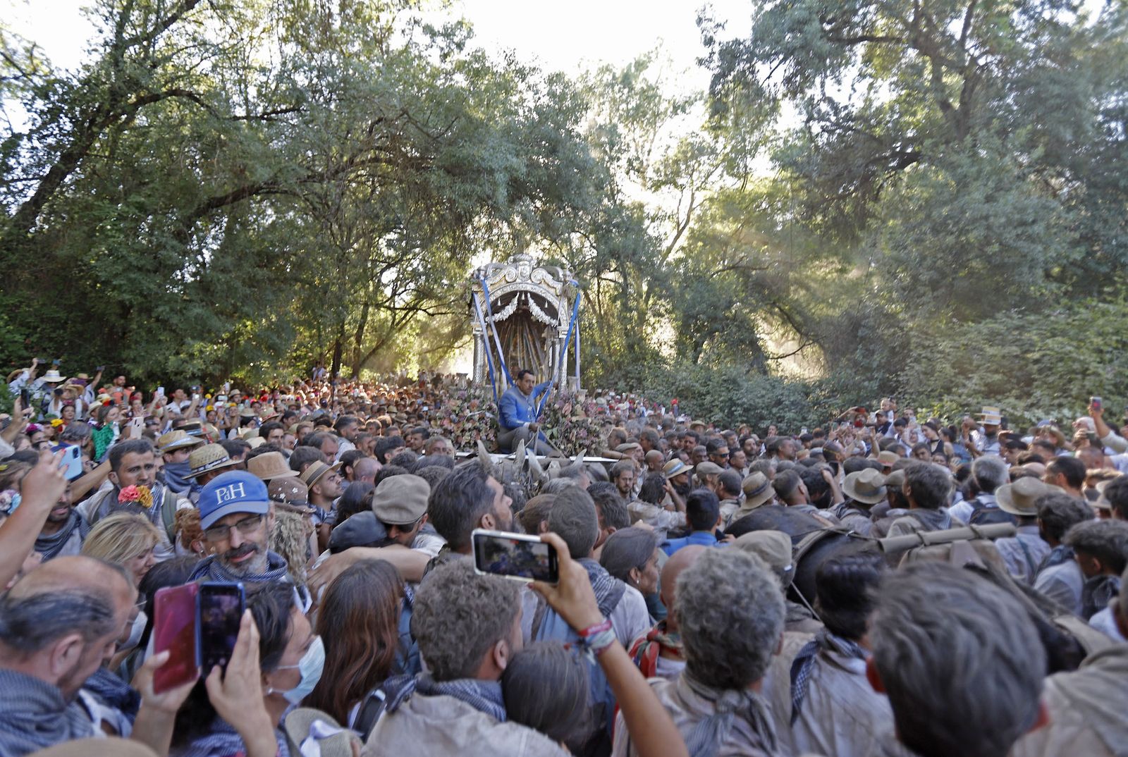 Imágenes de la Hermandad de Huelva a su paso por El Charco