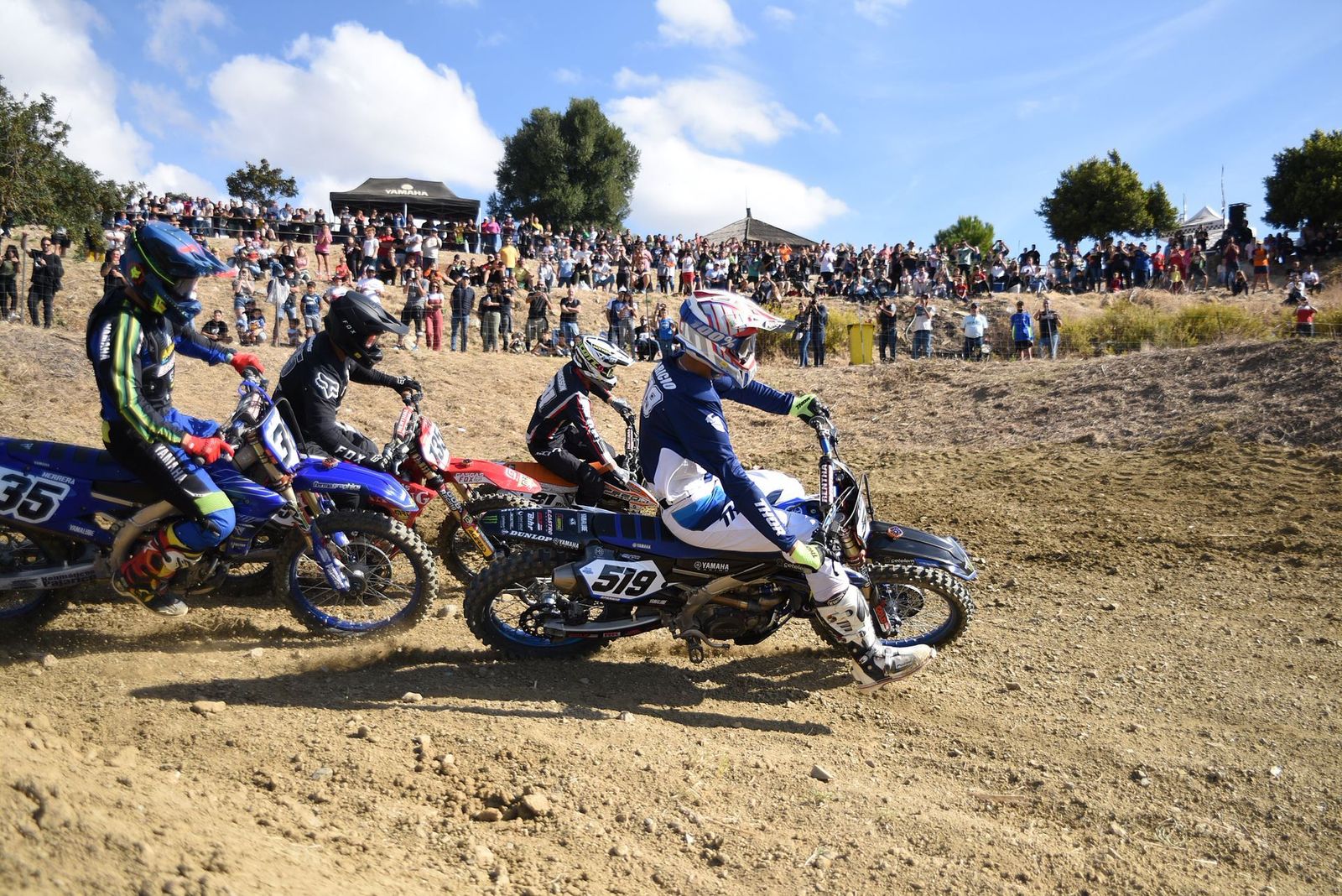 José Antonio Aparicio (519) traza primero en la salida en Casares.