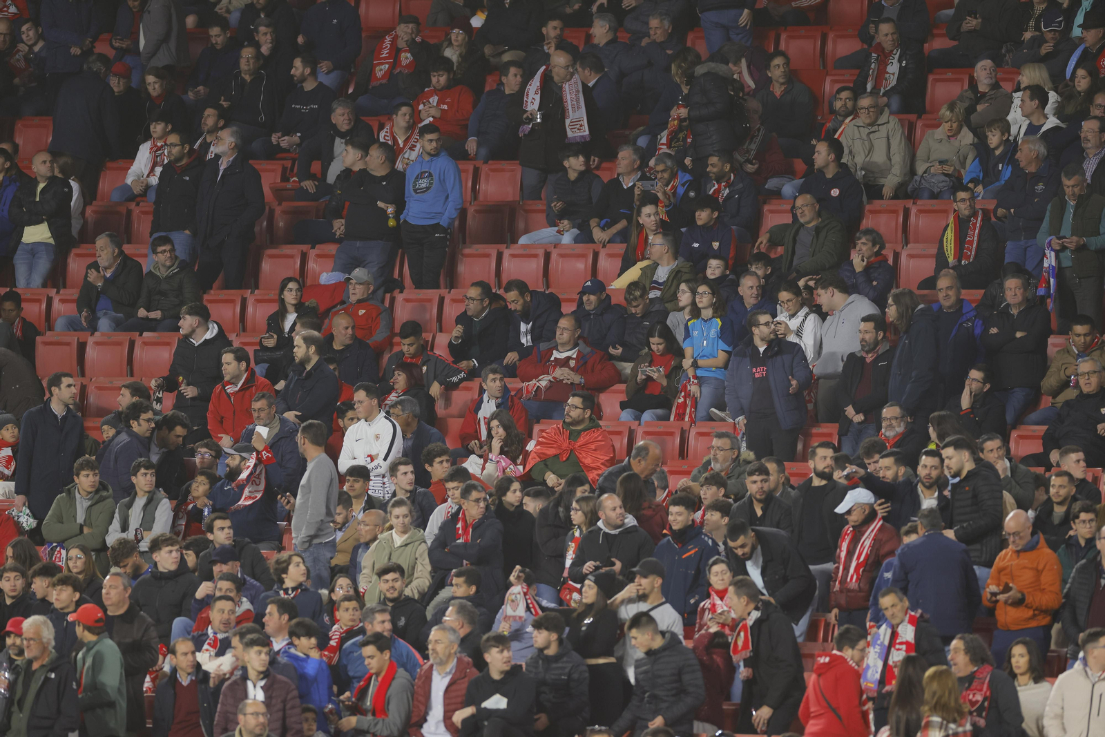 Búscate en las fotos del SEVILLA FC-PSV EINDHOVEN