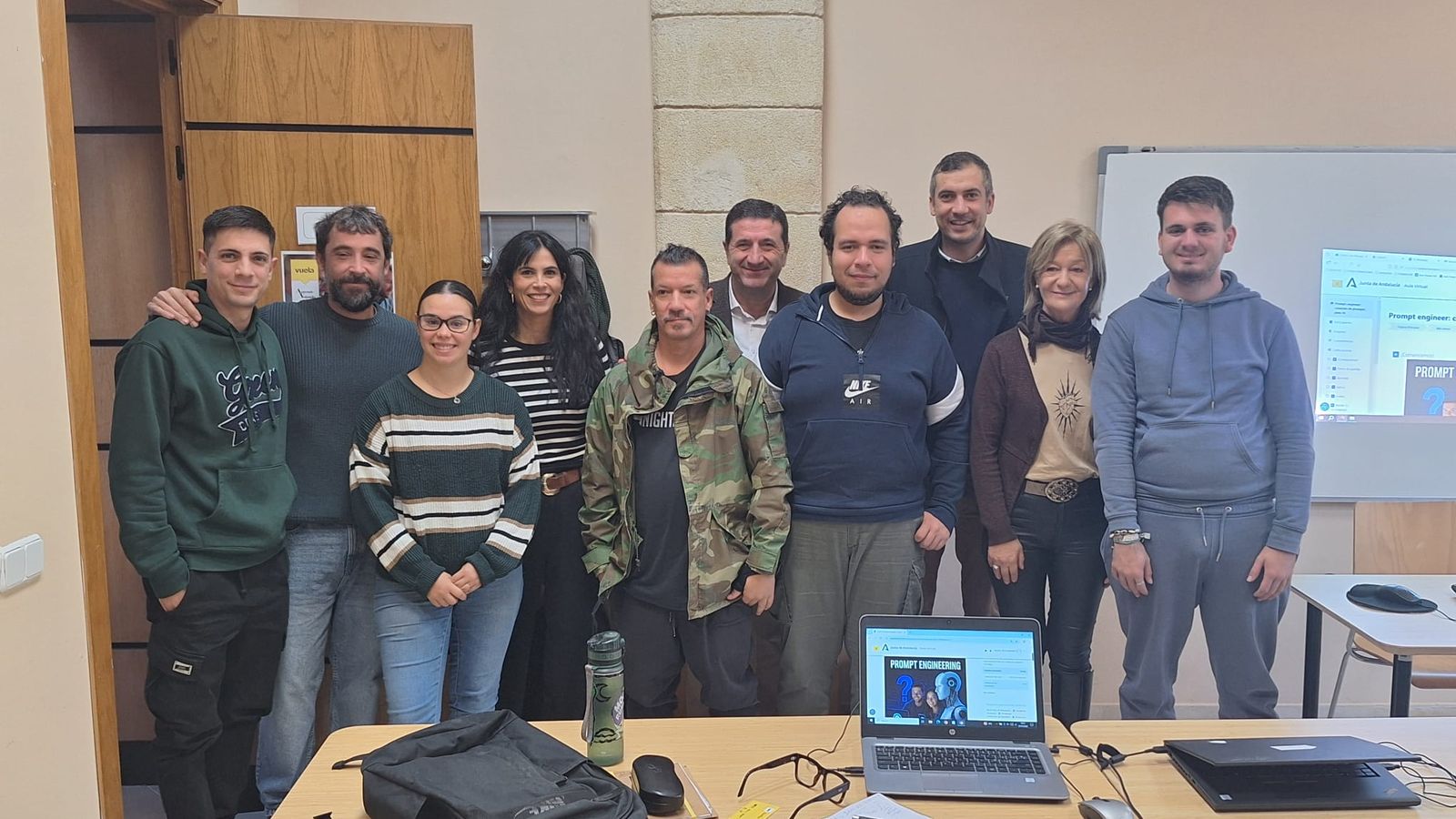 Los cursillistas, junto a los delegados.