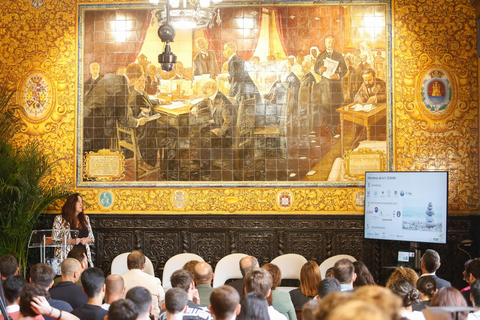 Fotos de la mesa redonda sobre economía azul y sostenibilidad, de las Cátedras Telefónica y la UCA