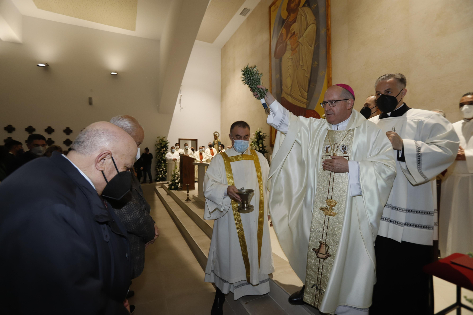 Imágenes de la consagración de la parroquia Cristo Sacerdote