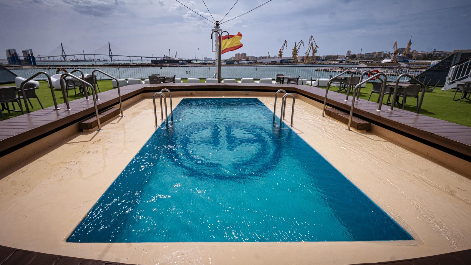 Interior del superferry 'Volcán de Tinamar'.