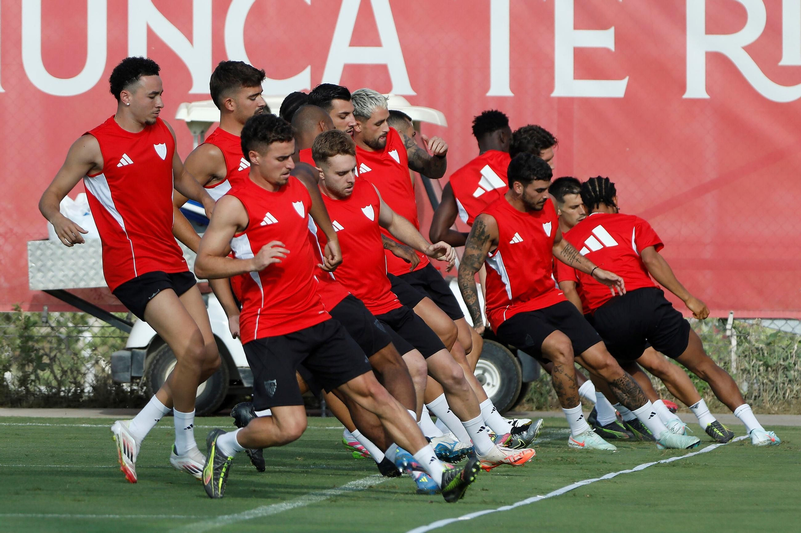Las fotos del primer entrenamiento del Sevilla FC de la temporada 2025/2026
