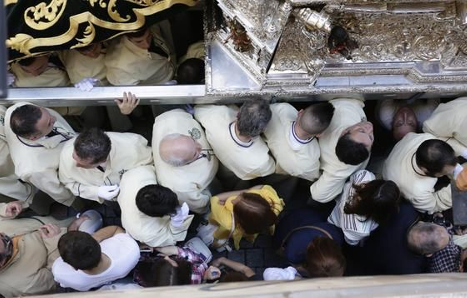 Los hombres de trono de Lágrimas y Favores.

Foto: Marilu Báez / L. M. Gómez Pozo