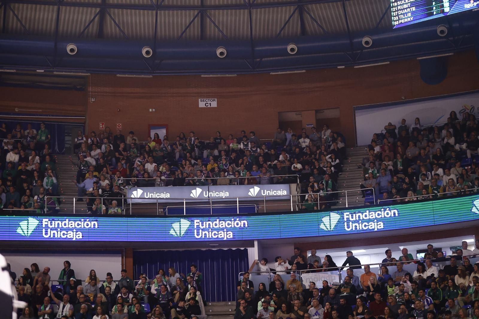 Búscate en las gradas del Carpena durante el Unicaja - Baskonia