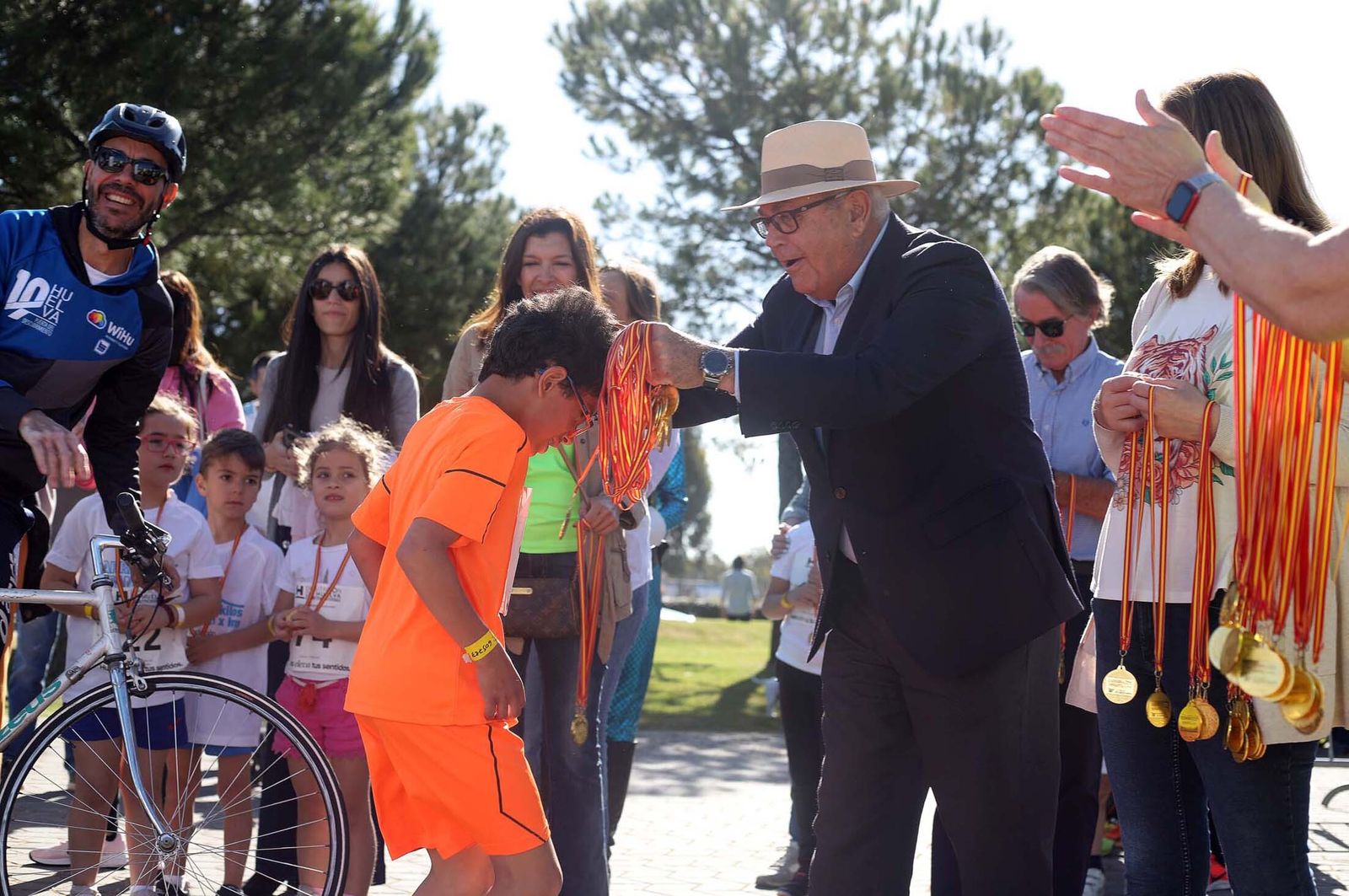 Imágenes de la carrera infantil previa a la "10K Puerta del Descubrimiento"