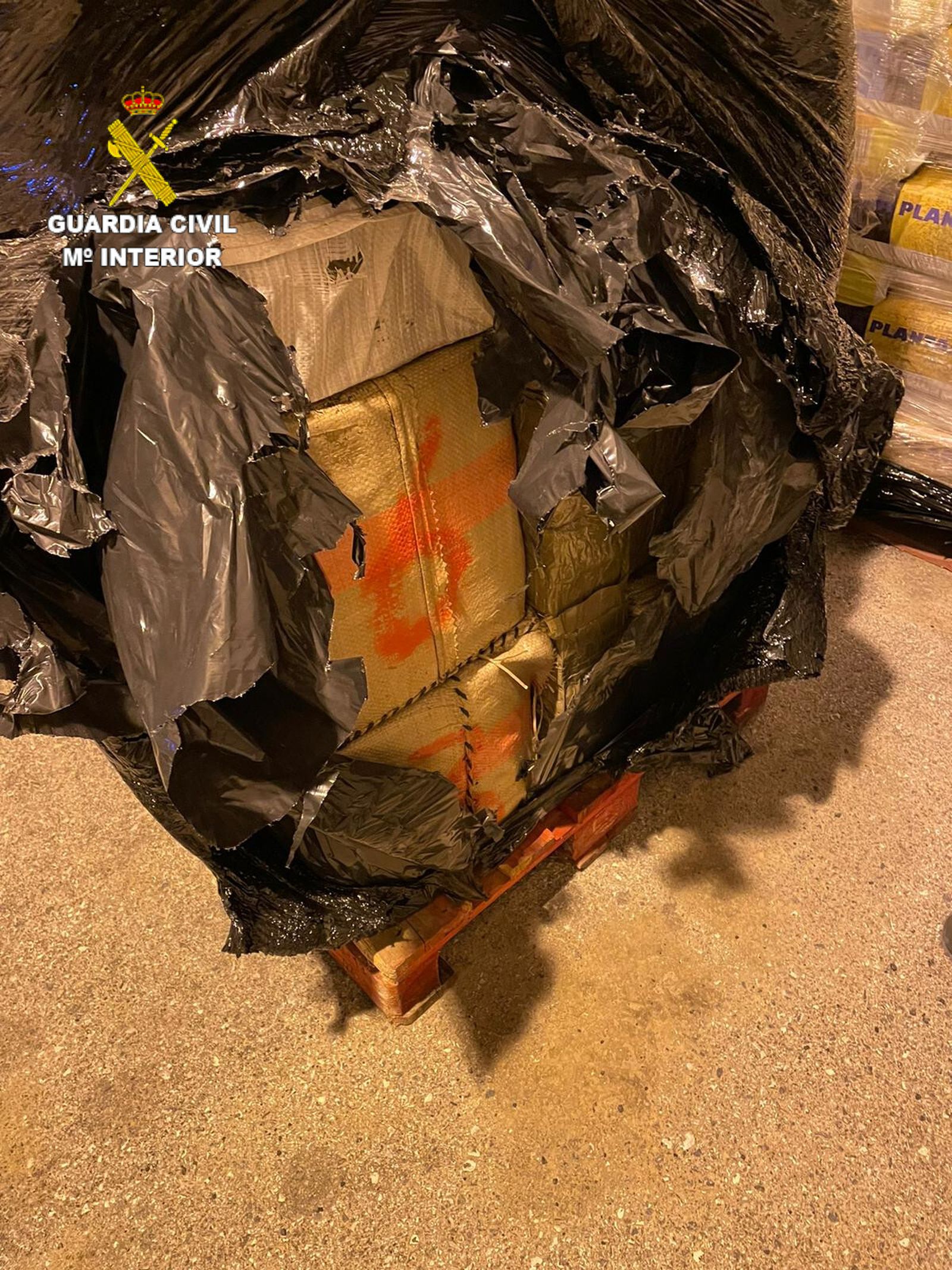 La Guardia Civil intercepta un camión en la A-92 con casi una tonelada de hachí