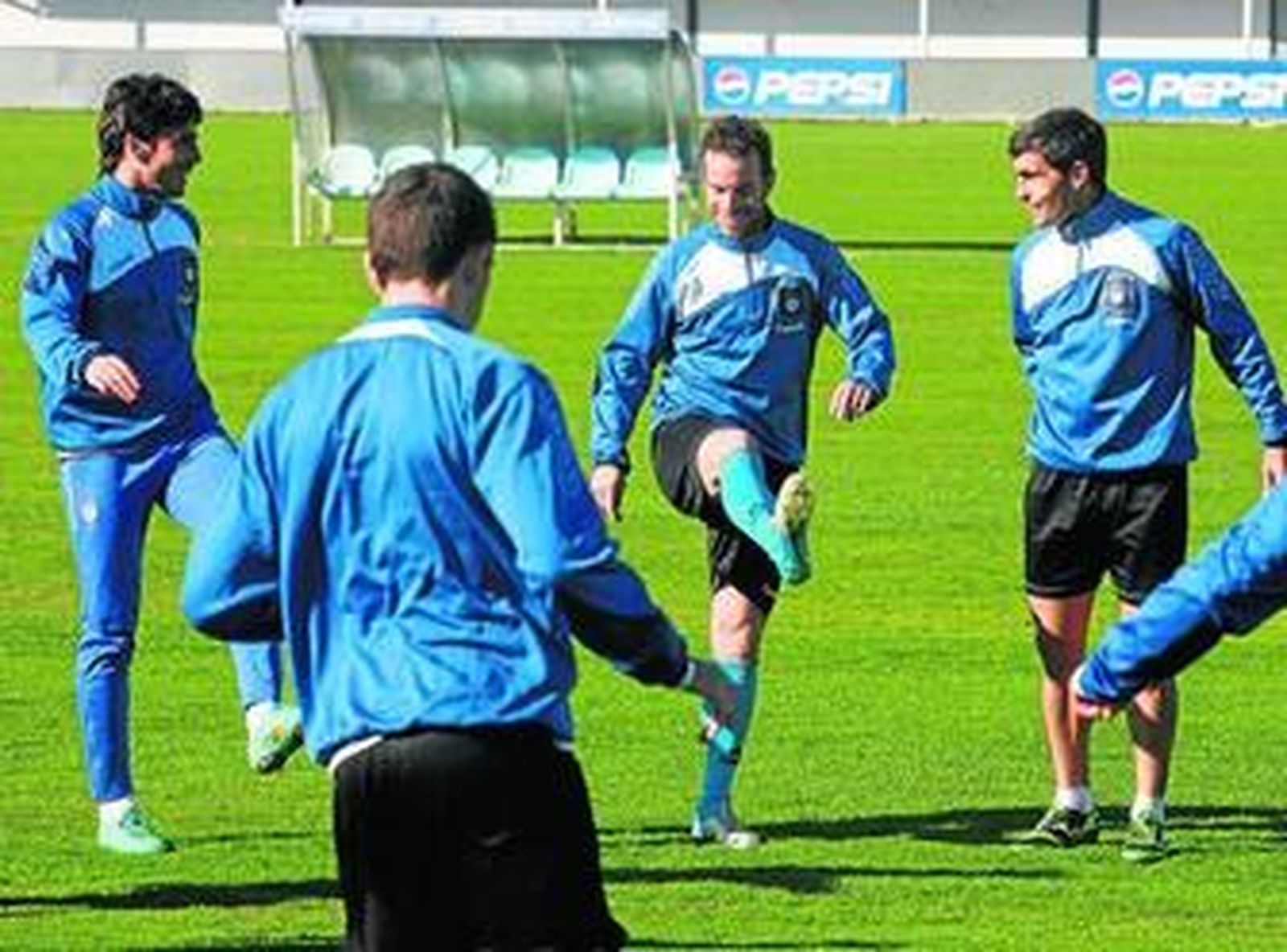 Calentamiento de los jugadores recreativistas en un entrenamiento esta semana.