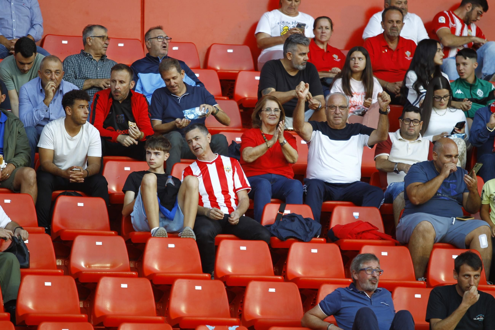 Búscate en las fotos del partido Almería-Albacete