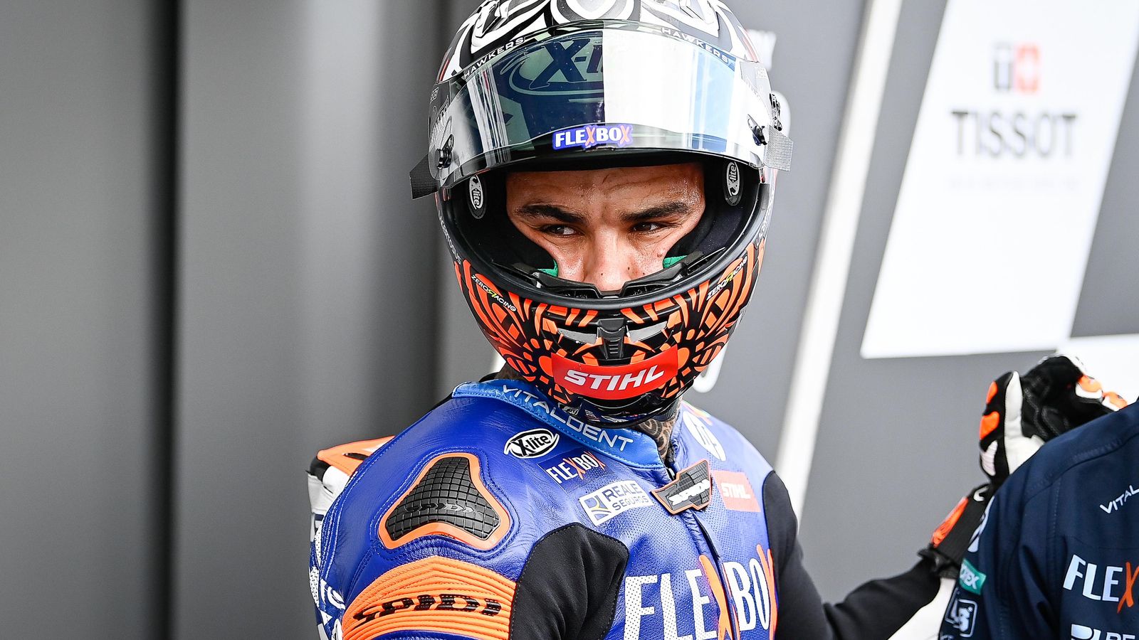 Arón Canet, operado el lunes del brazo, correrá mermado en Jerez.