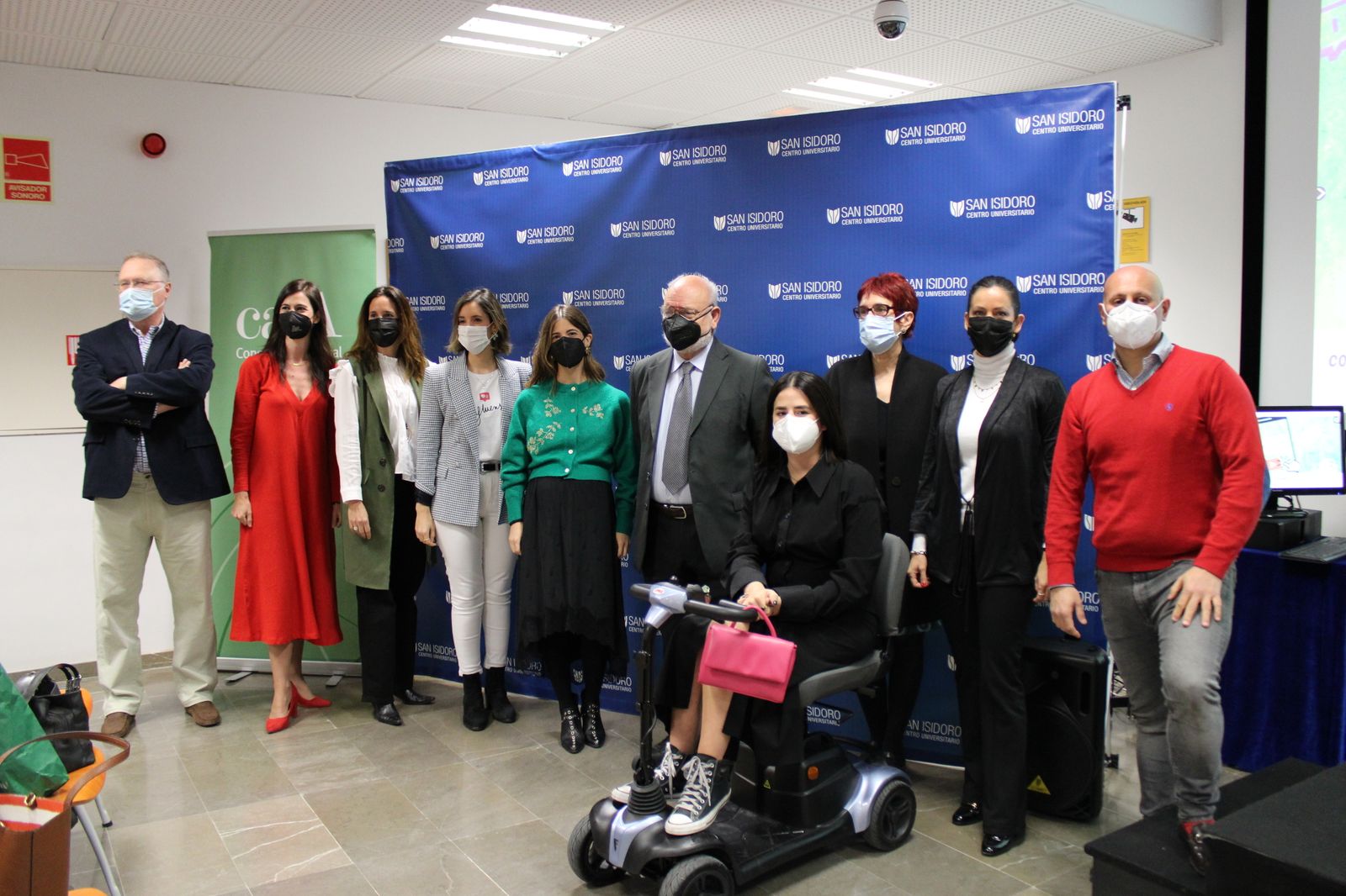 Los ponentes y participantes en la jornada.