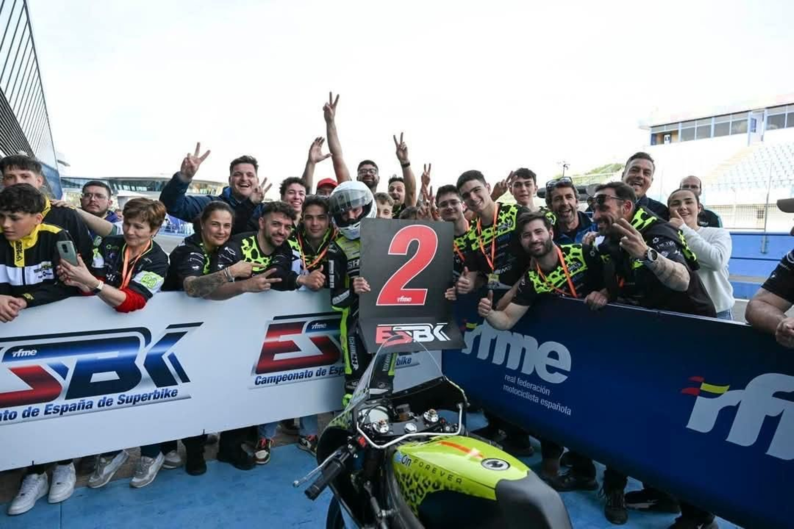 El SuperHugo 44Team en el Circuito de Jerez. El SuperHugo 44Team en el Circuito de Jerez.