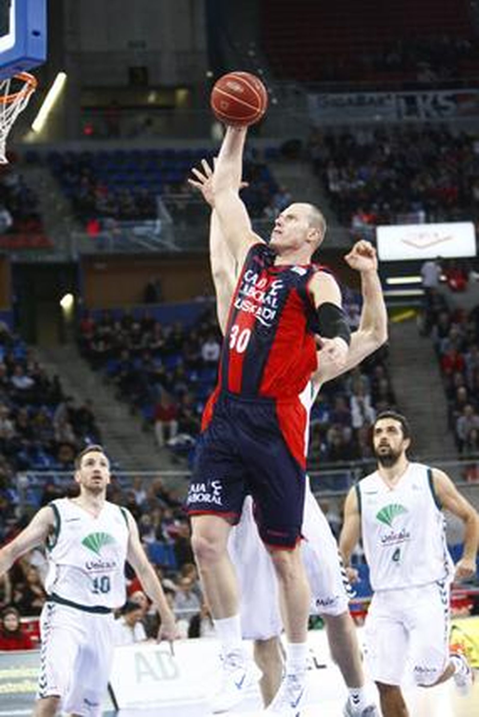 Las imágenes del Caja Laboral-Unicaja

Foto: Josu Izarra