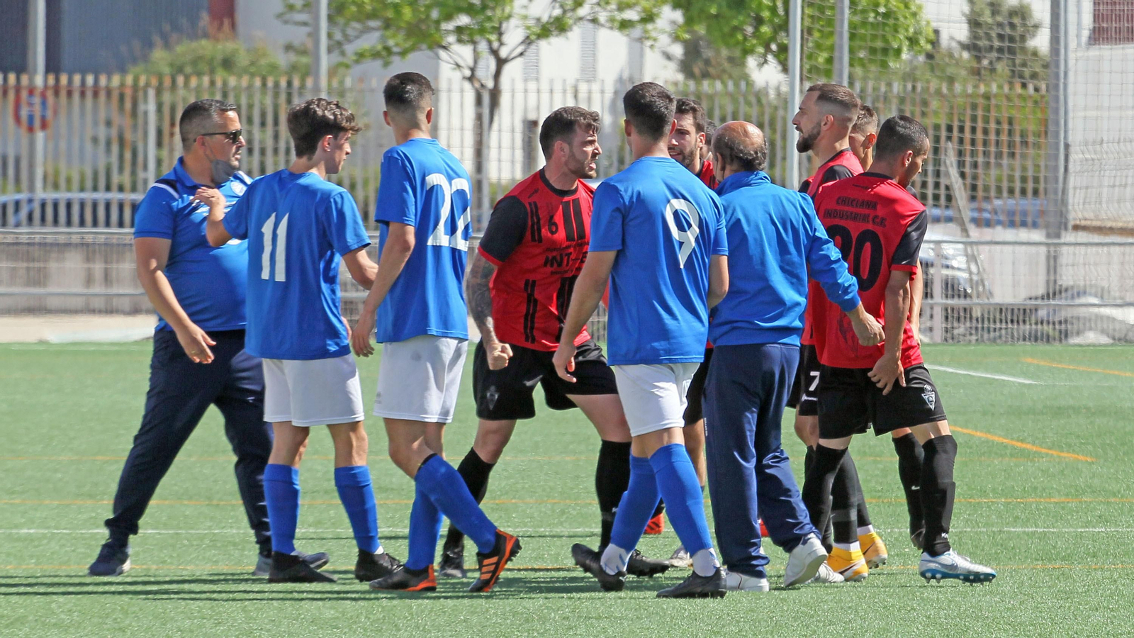 Bronca en La Granja entre Xerez DFC B y el Chiclana Industrial CF Bronca en La Granja entre Xerez DFC B y el Chiclana Industrial CF