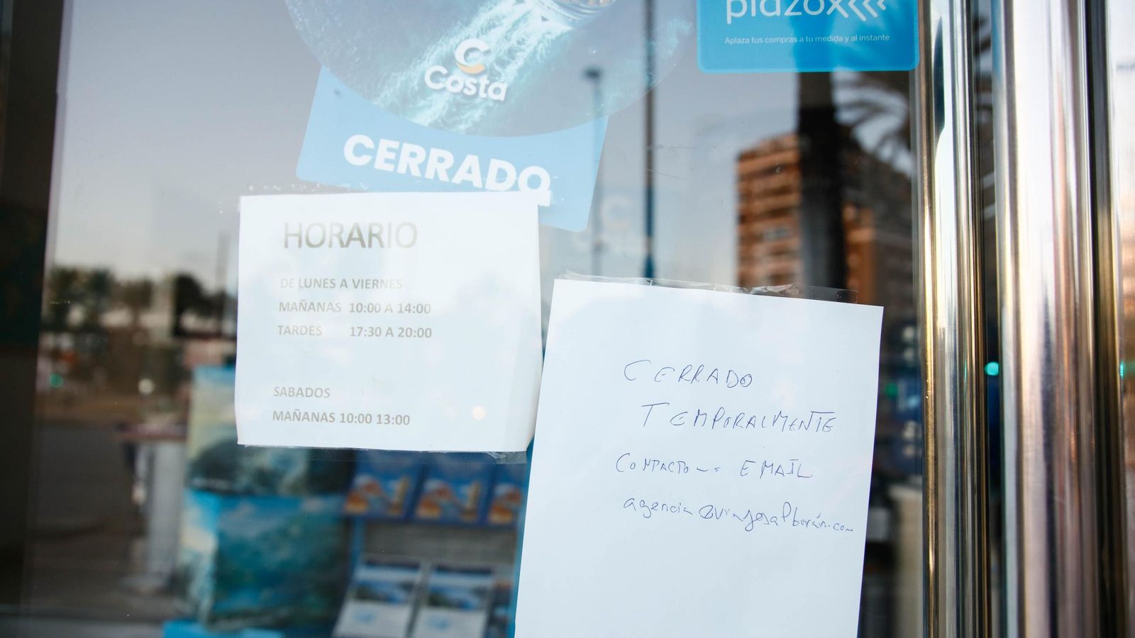 El mensaje escrito en un folio sobre el cierre temporal