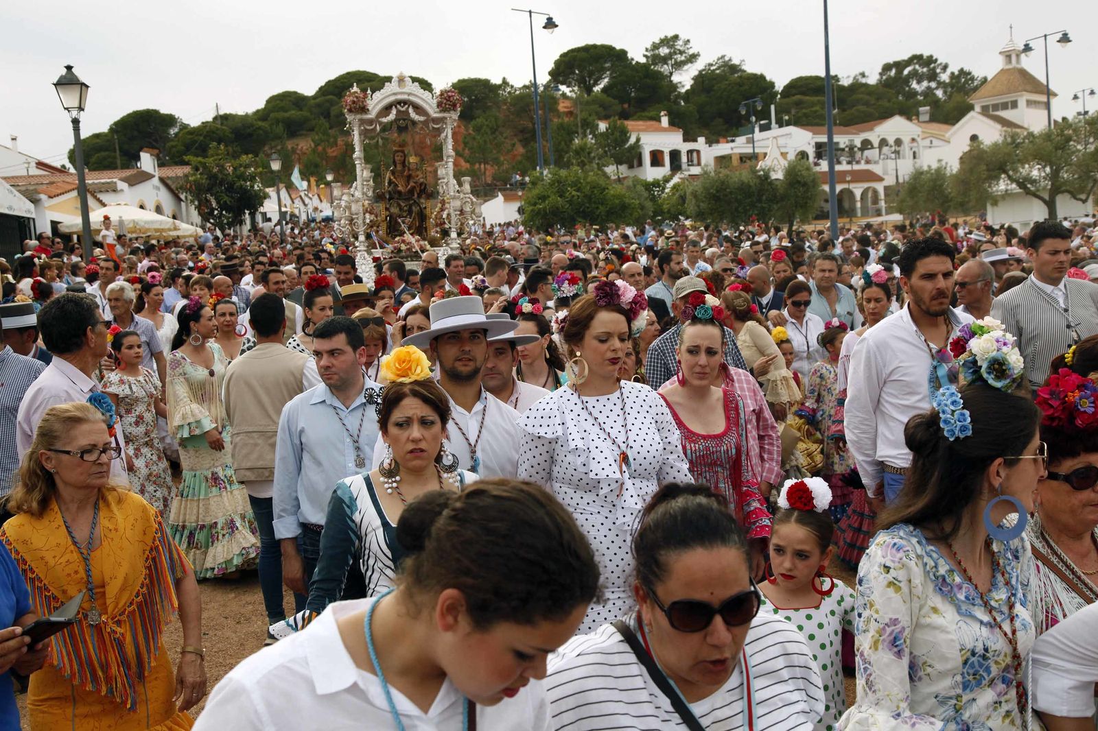Las imágenes de la procesión de la Virgen de la Bella por el recinto romero de El Terrón