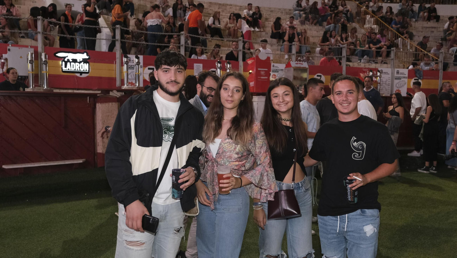 El concierto de Melendi llena de fans la Plaza de Toros de Almería, en imágenes