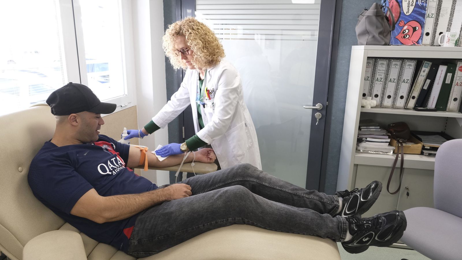 Haz una buena obra y dona sangre, te esperan en el Hospital Torrecárdenas, en imágenes