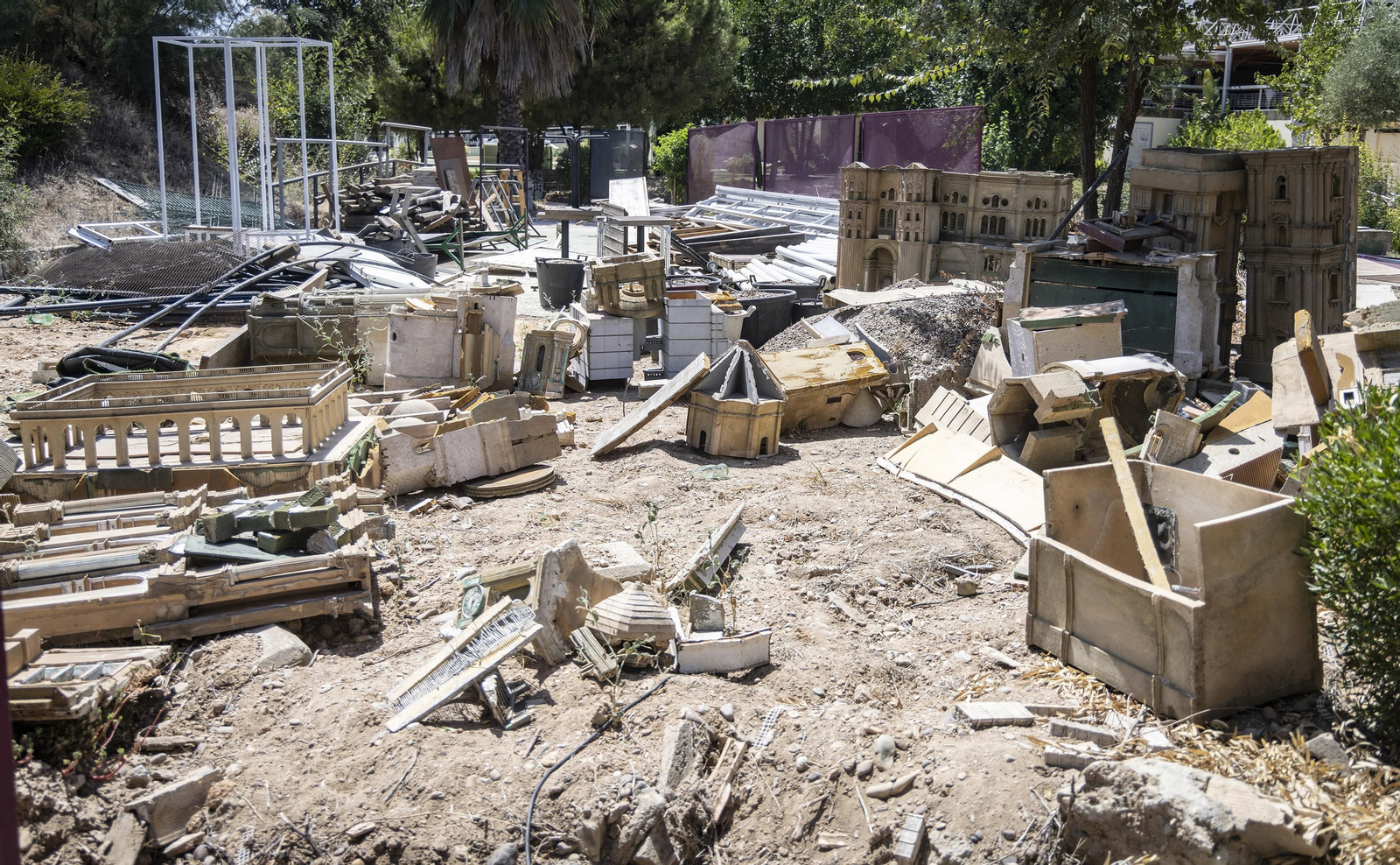 El lamentable estado de conservación de 'Andalucía de los Niños', en fotos