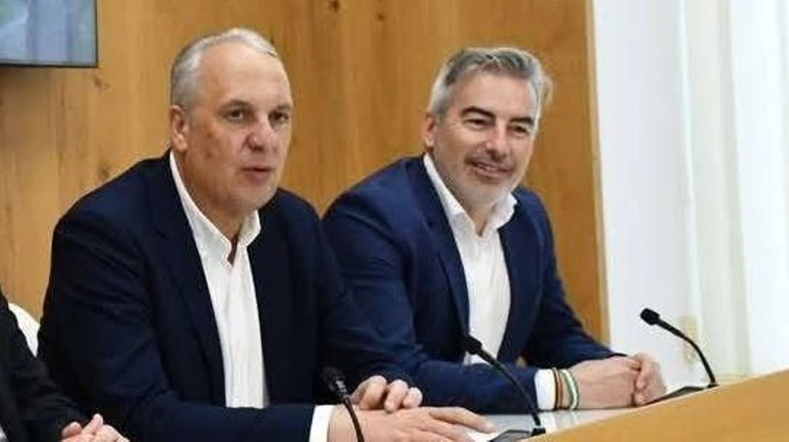 Juan Carlos Ruiz Boix y Juan Carlos Crespo, en una imagen distribuida por el Ayuntamiento de San Roque.