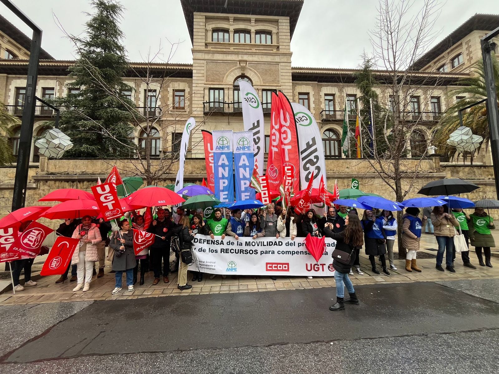 Protesta sindical frente a la Delegación de la Junta en Granada