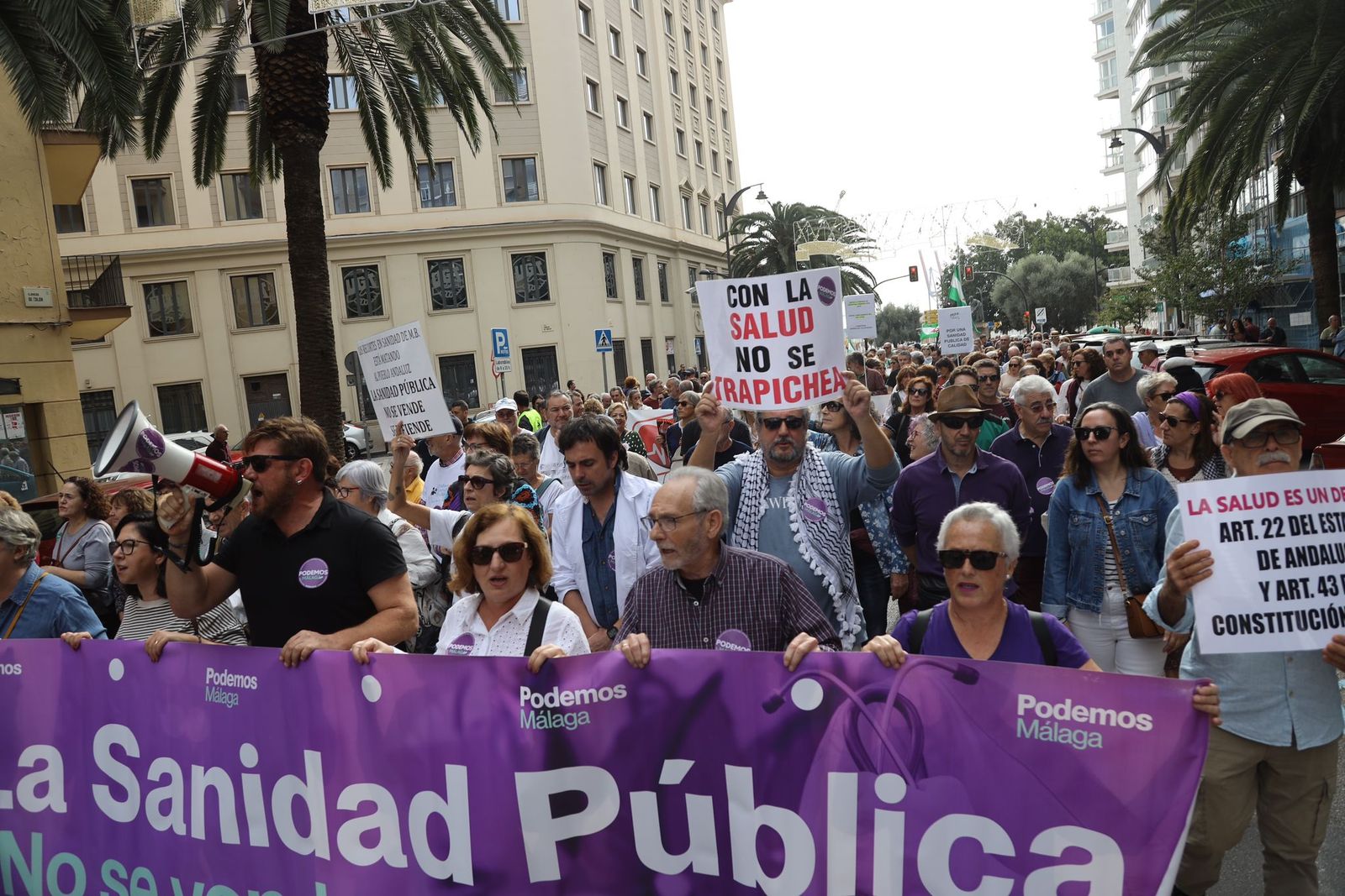Todas las fotos de la manifestación en Málaga contra el "deterioro" de la sanidad pública