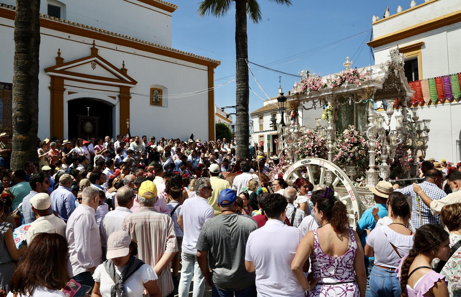 Presentación de las hermandades en Villamanrique