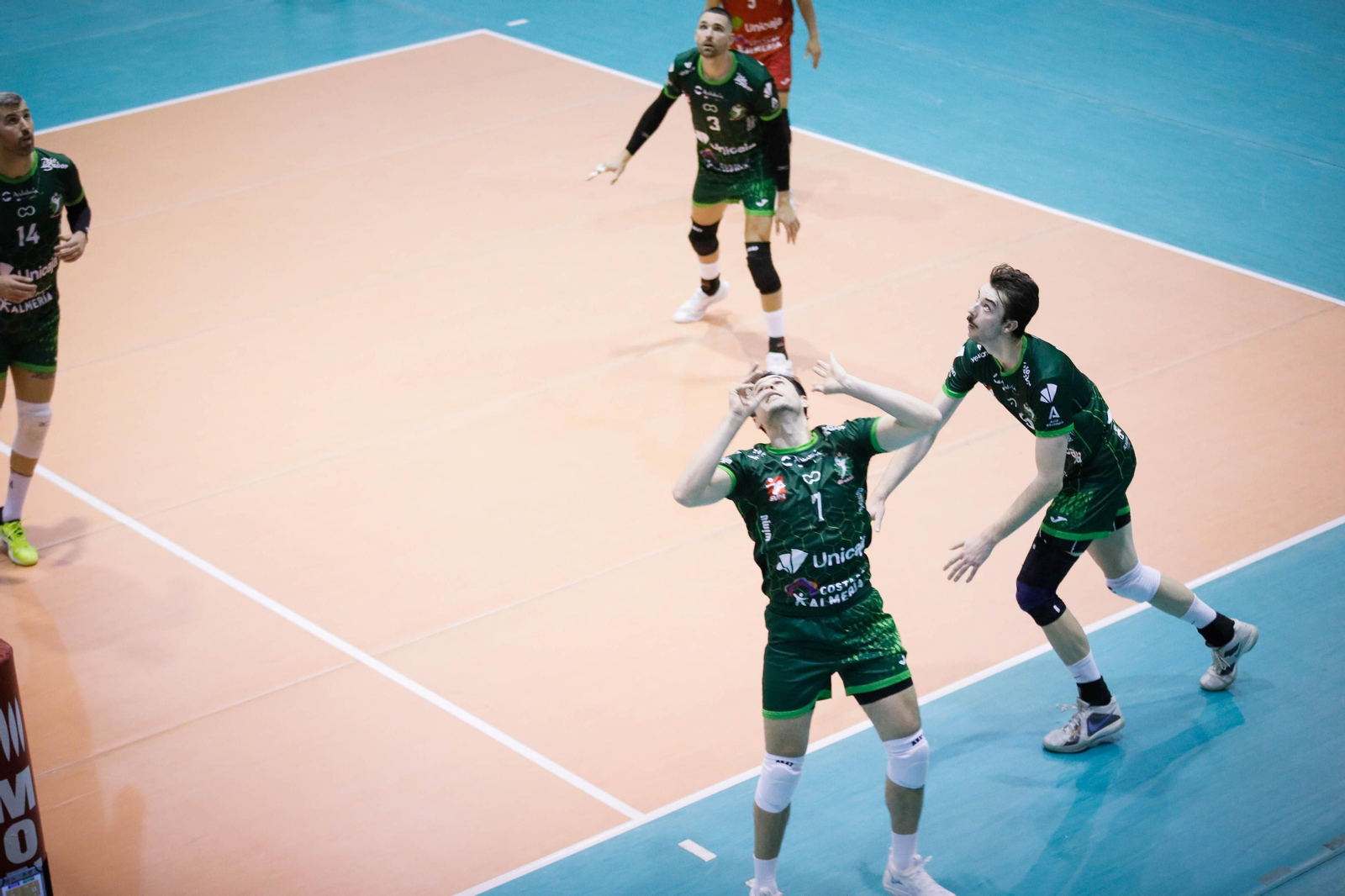 Imágenes del Unicaja Almería frente al conjunto valenciano de voleibol