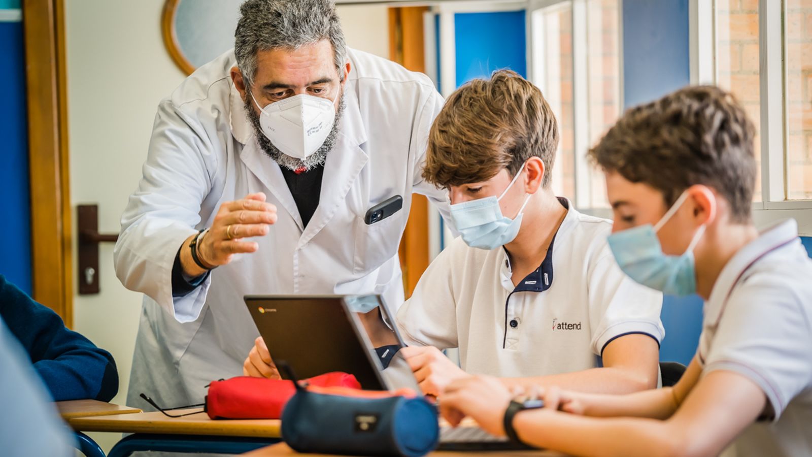 Formación de calidad en un colegio de Attendis.