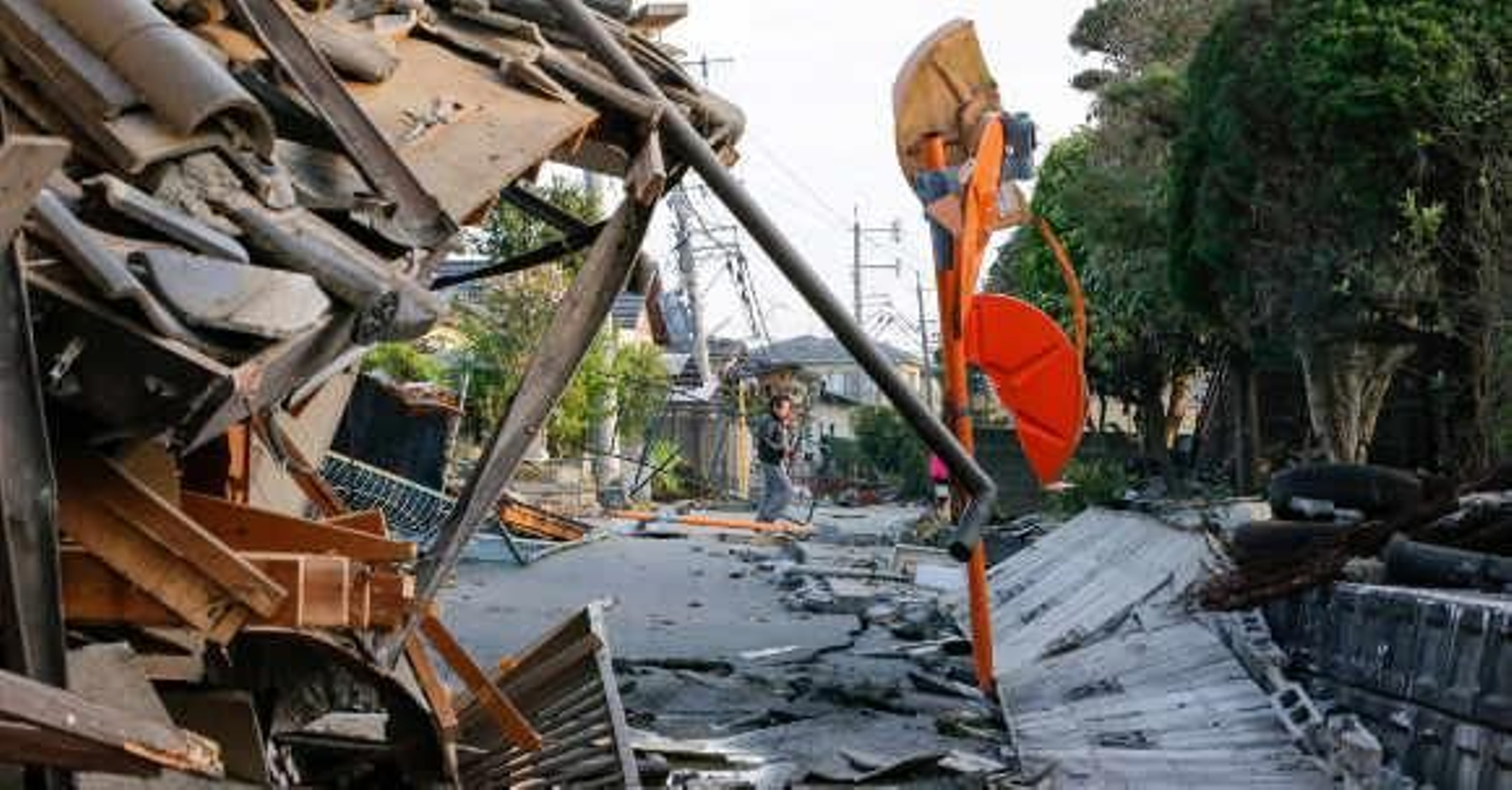 Dos potentes seísmos sacuden Japón y causan una treintena de muertos y miles heridos