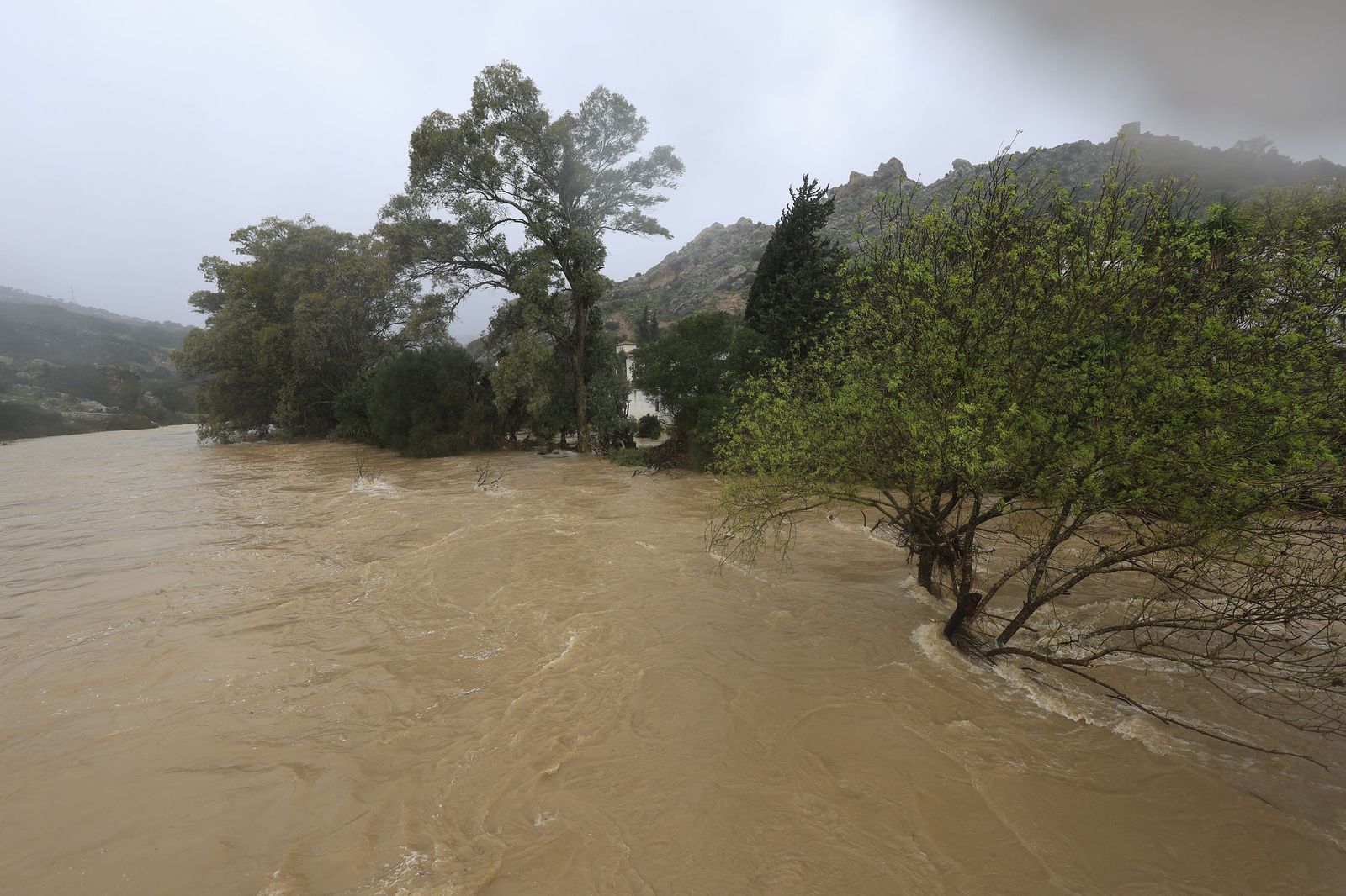Fotos de las inundaciones y efectos de la borrasca Leonardo en Jimena y Tesorillo