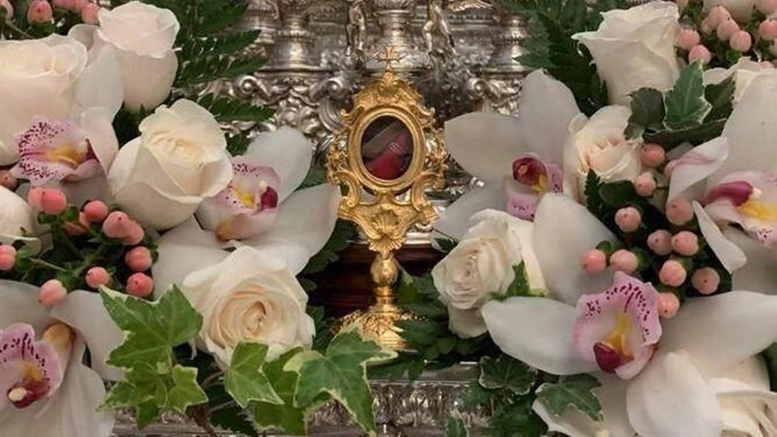 El relicario de la beata Madre Adela en el paso de Desamparados.