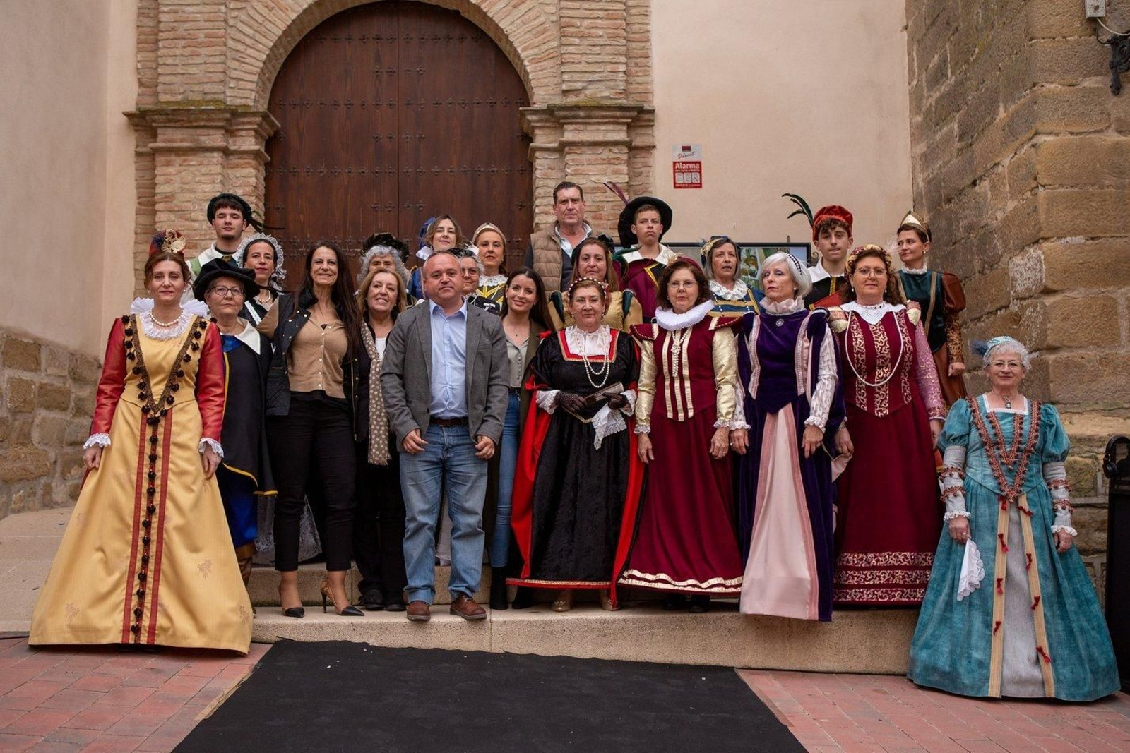 Desfile de los trajes renacentistas confeccionados por mujeres de Cazalilla.