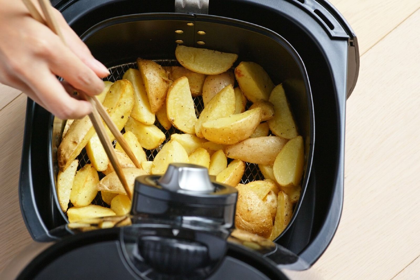 Así es la freidora sin aceite más vendida de Amazon, ahora con un 15% de descuento