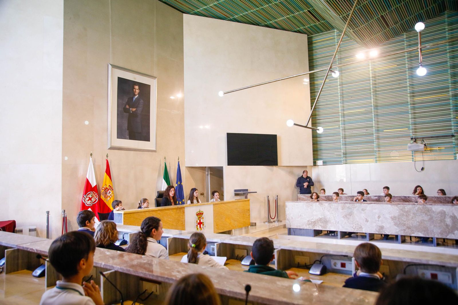 Visita al Ayuntamiento de Almería del colegio Virgen de Fátima, en imágenes