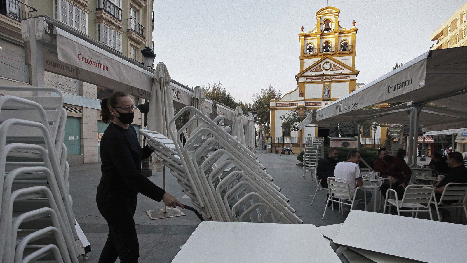 Cierre de bares y comercios las 18:00 en La Línea