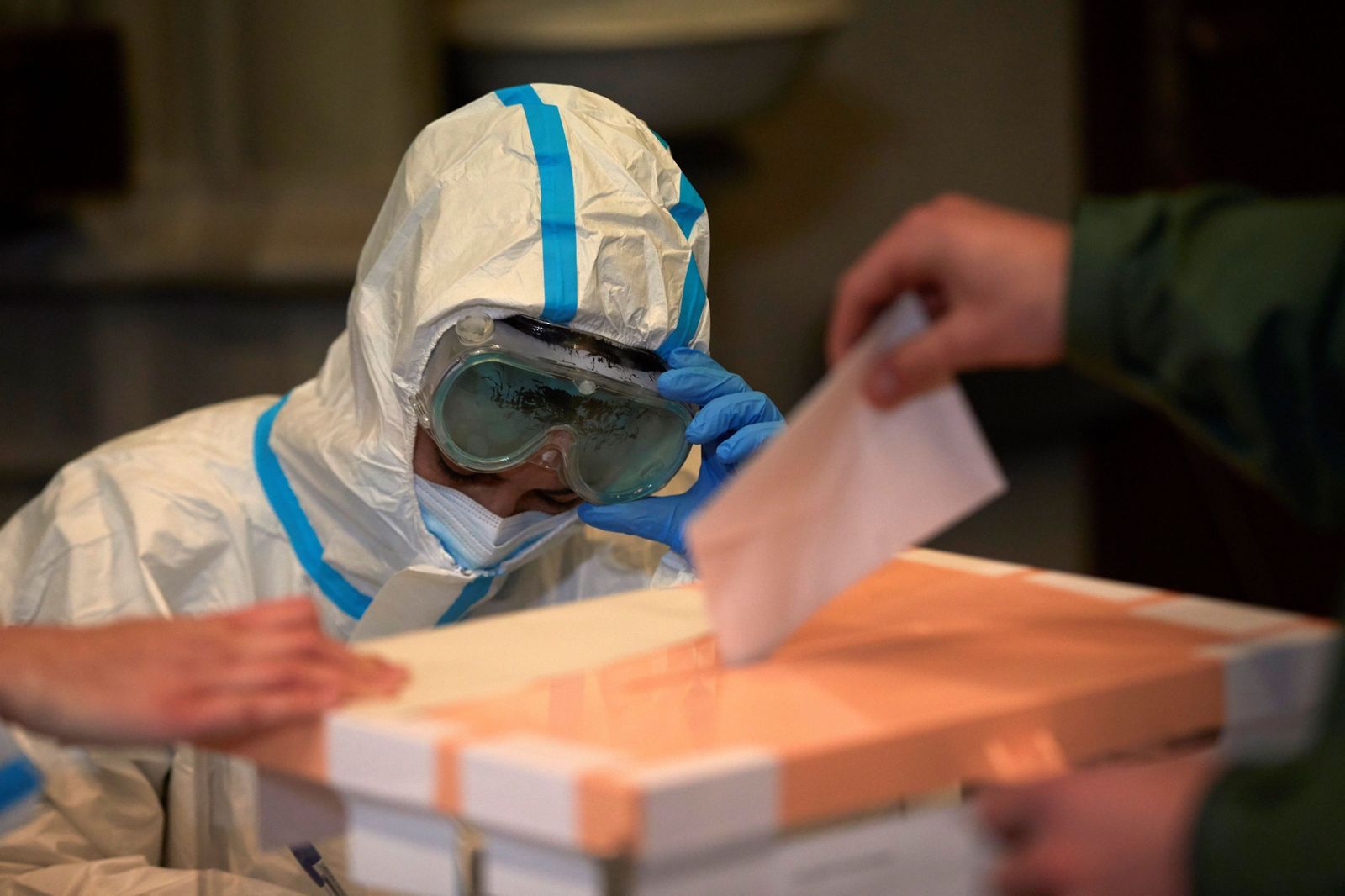 Imágenes de la jornada electoral en Cataluña