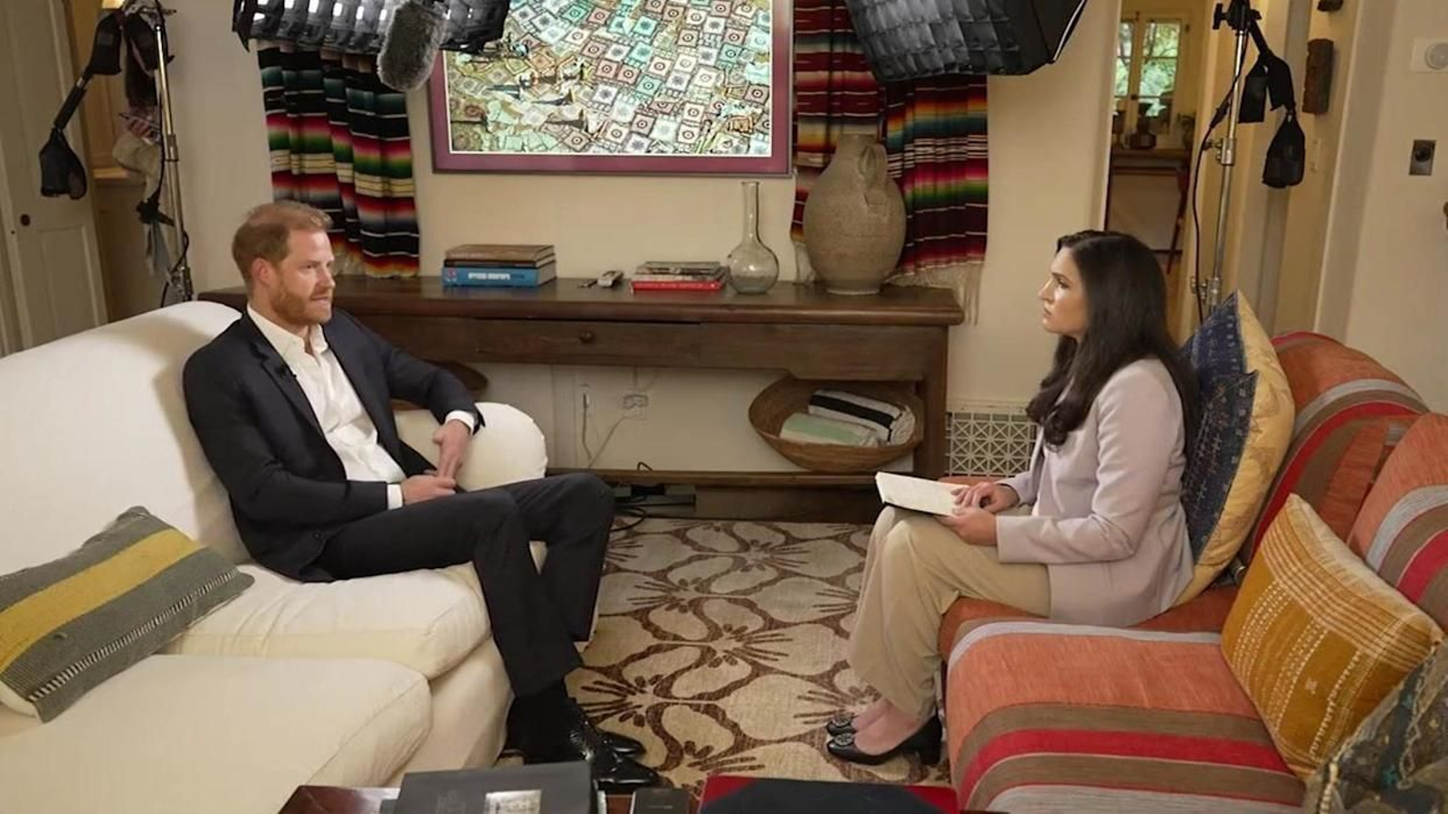 El príncipe Enrique durante su entrevista en la BBC desde su domicilio en Montecito