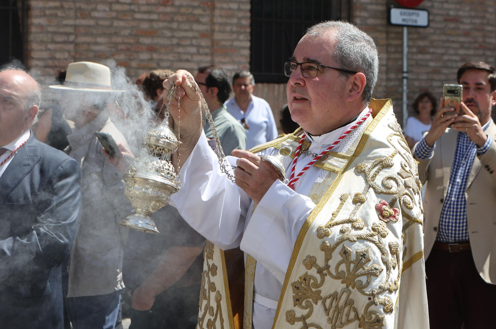 Salida de la procesión eucarística extraordinaria de la Amargura