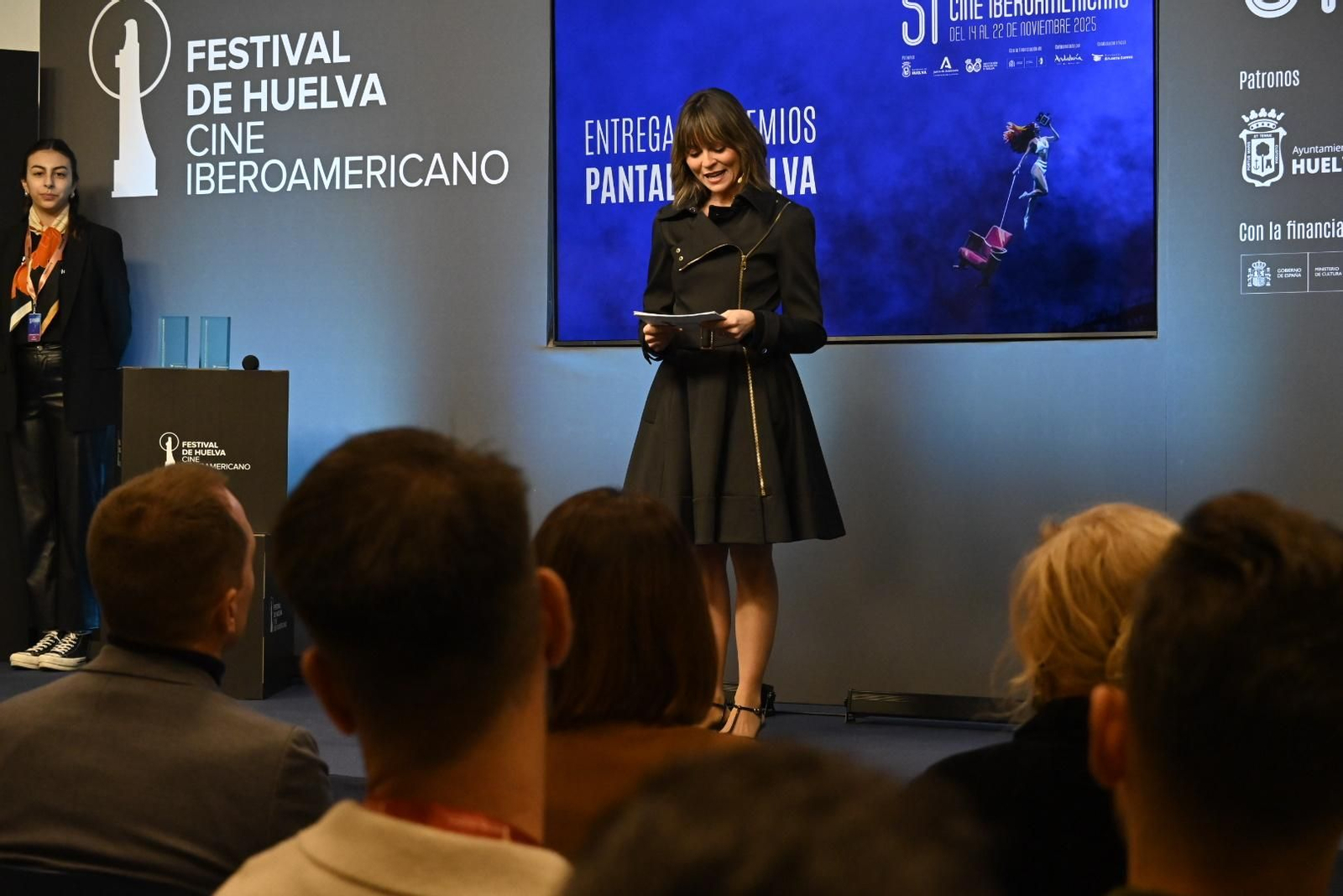 Imágenes de la entrega de los premios a los cortometrajes ganadores de la Sección Pantalla Huelva