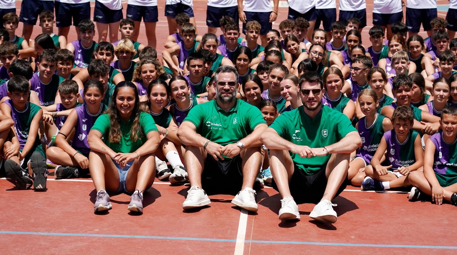 Visita al campus del Unicaja Jonathan Barreiro, Carmen Ruiz y Carlos Cabezas